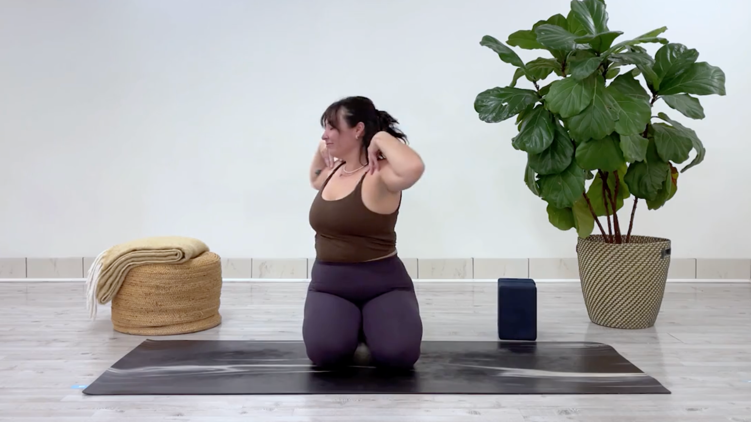 Taylor Lorenz practicing Torso Twists